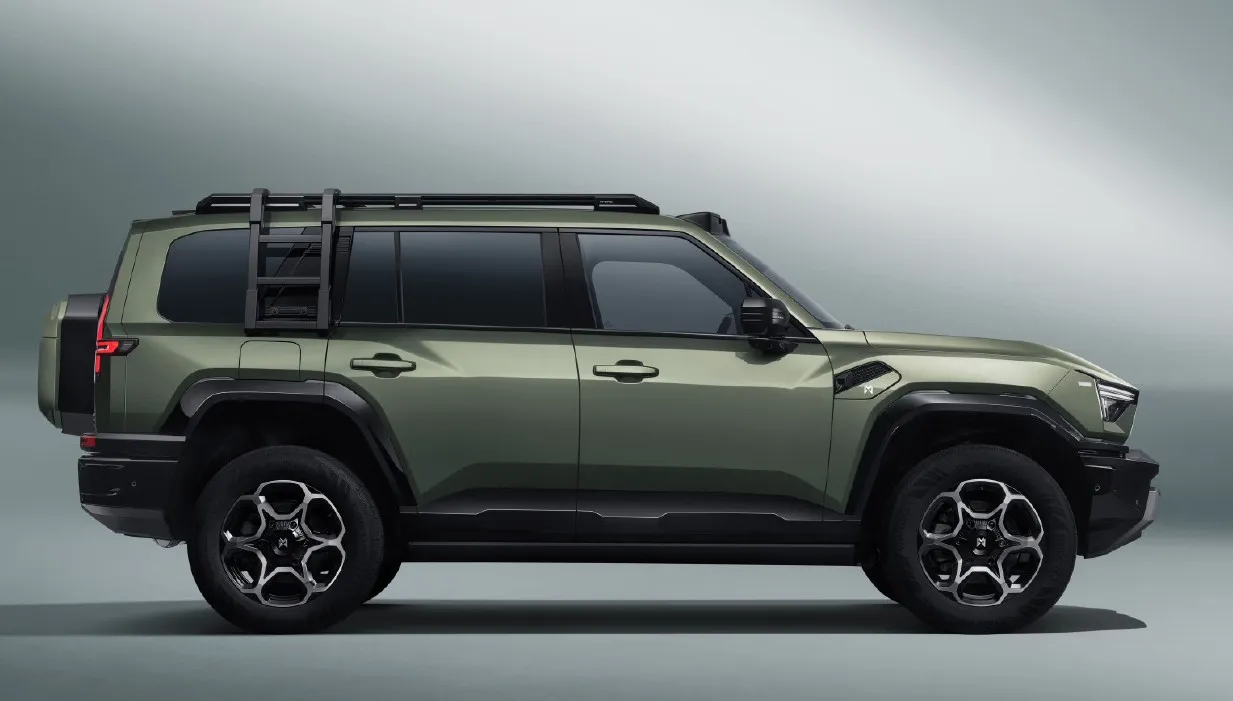 Mhero 817 exterior lateral