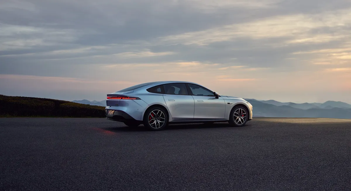 Detalle de diseno del Dongfeng Eπ 007 EV 530 km