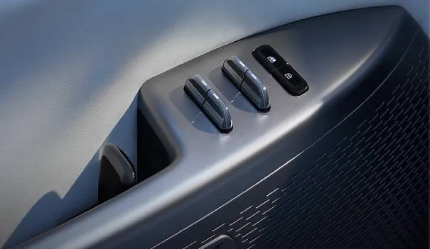 Detalle frontal del Dongfeng Eπ 007 PHEV