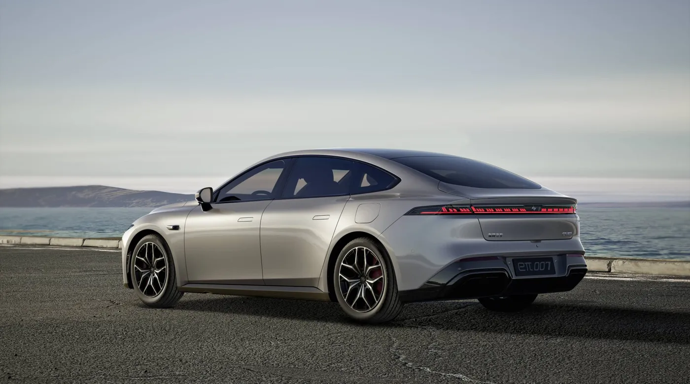 Dongfeng Eπ 007 PHEV vista exterior