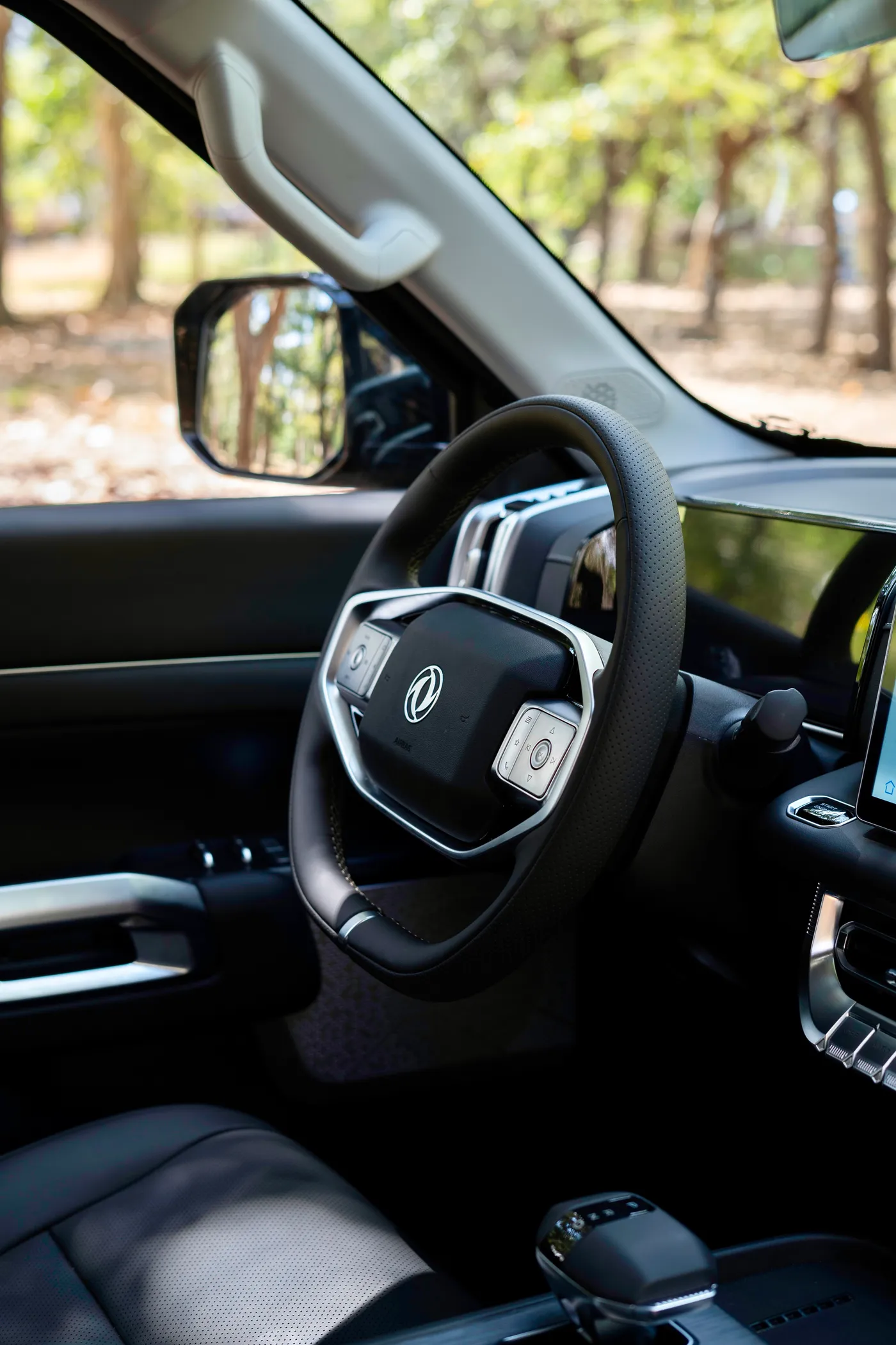 Volante e interior de Z9 PHEV